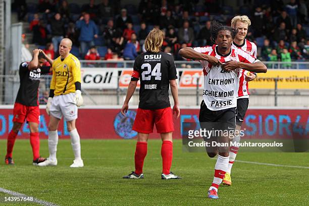 Georginio Wijnaldum of PSV celebrates scoring his teams third goal by showing his shirt saying 'Rust Zach enthony schiemond Passie' during the...