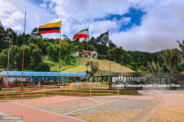 zippaquirá, kolumbien - ein abschnitt der plaza vor der salzkathedrale. - cundinamarca stock-fotos und bilder