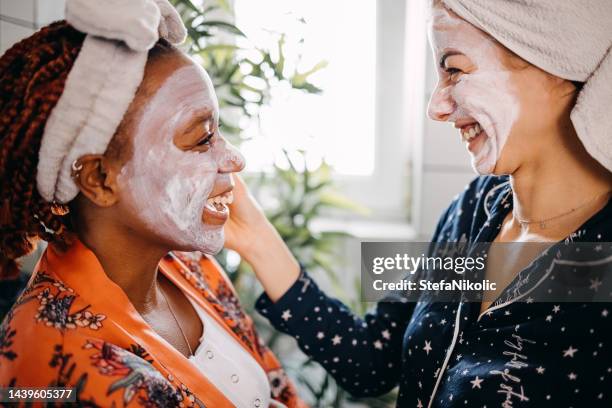 having a girls' day - facial cleanse stock pictures, royalty-free photos & images