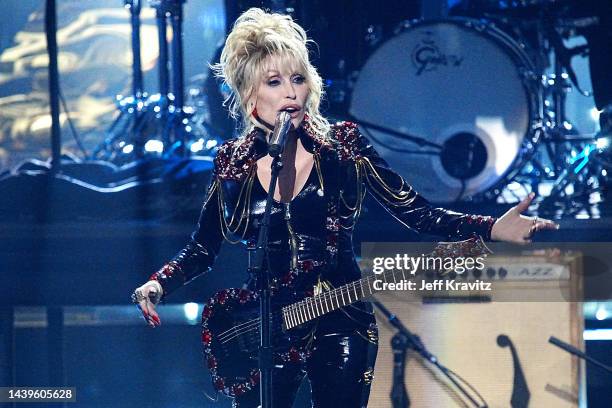Inductee Dolly Parton performs on stage during the 37th Annual Rock & Roll Hall Of Fame Induction Ceremony at Microsoft Theater on November 05, 2022...
