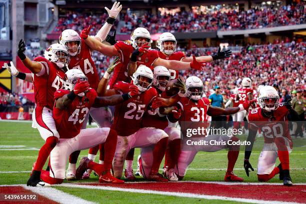 Arizona Cardinals players pose for a photo after Zaven Collins of the Arizona Cardinals had a pick 6 in the third quarter of the game against the...