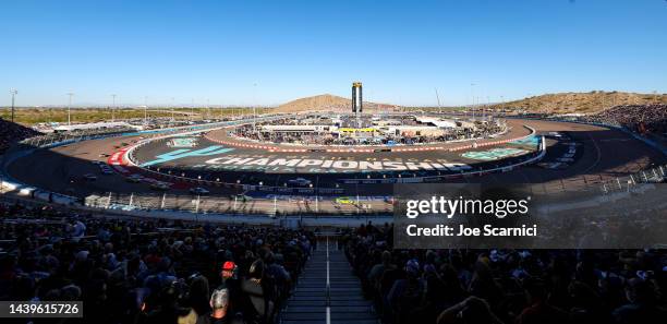 General view of racing during the NASCAR Cup Series Championship at Phoenix Raceway on November 06, 2022 in Avondale, Arizona.