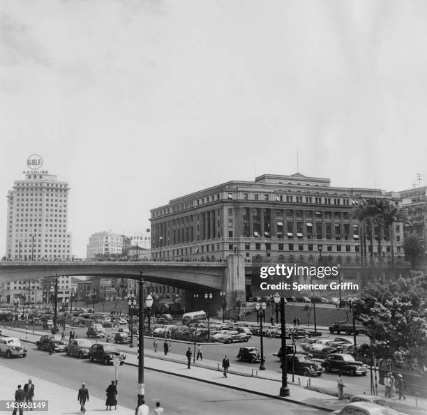 View along the Rua Formosa towards the Viaduto Do Cha and the Alexander Mackenzie Building, Sao Paulo, Brazil, circa 1955.