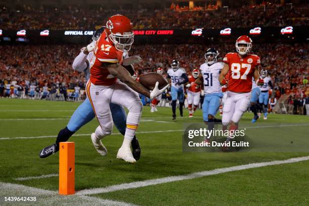 Mecole Hardman of the Kansas City Chiefs runs past Lonnie Johnson of the Tennessee Titans for a touchdown in the first half at Arrowhead Stadium on...