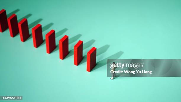 difficult business concept photo with red hurdles - dominos photos et images de collection