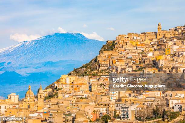 agira village and the mount etna in the background, catania province, sicily, italy - catania stockfoto's en -beelden