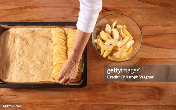 backen - apfelkuchen - apfelkuchen stock pictures, royalty-free photos & images