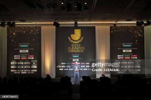 Tomoki IWATA of Yokohama F  ･Marinos makes the speech after receives the J.League Player of the YEAR Award during the 2022 J.League Awards on November...