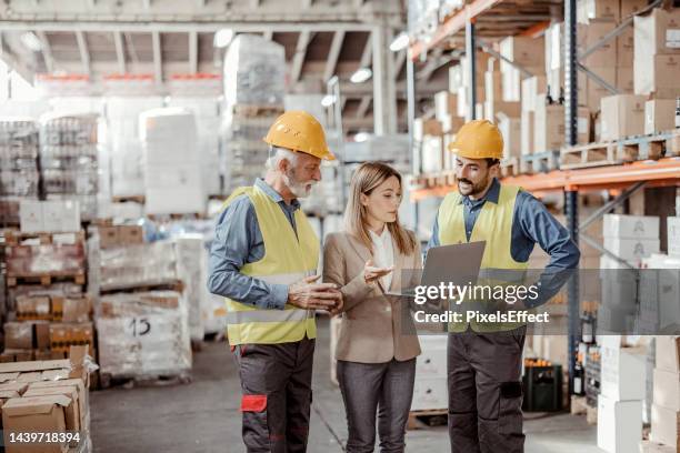 we're a logistics dream team - dream deliveries stockfoto's en -beelden