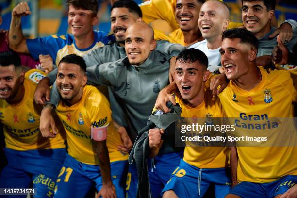 Players of UD Las Palmas celebrate the victory with their fans during the match between UD Las Palmas and FC Cartagena at Estadio Gran Canaria on...