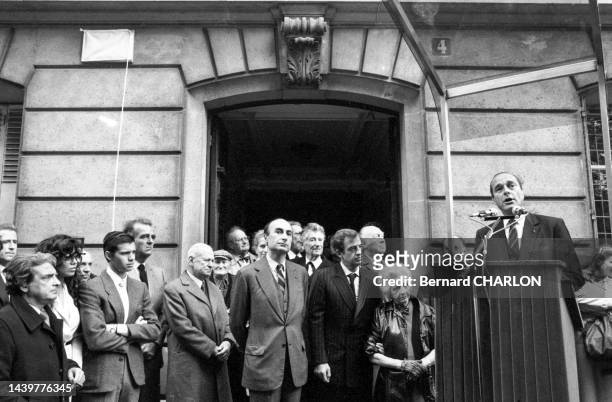 Le discours de Jacques Chirac devant Jean-Paul et Madeleine Belmondo à l'inauguration de la plaque commémorative du sculpteur Paul Belmondo, le 3 mai...