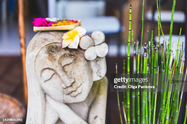 sculpture of a woman and ritual offerings , balinese style - bali dancing stock pictures, royalty-free photos & images
