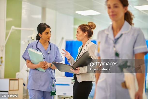 medical sales representative - medical sales representative stock pictures, royalty-free photos & images