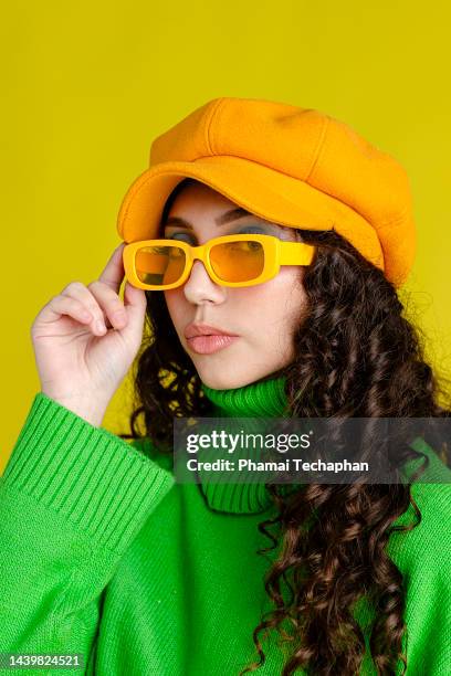 fashionable woman in retro style outfit - bäckergesellenmütze stock-fotos und bilder