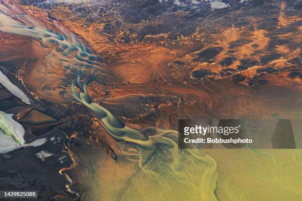 iceland braided river abstract - braided river stock pictures, royalty-free photos & images