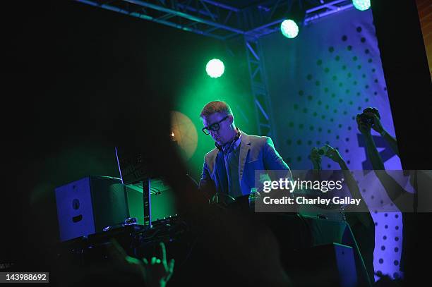 Mad Mike Rapper Dj Mad Mike Photos and Premium High Res Pictures - Getty Images