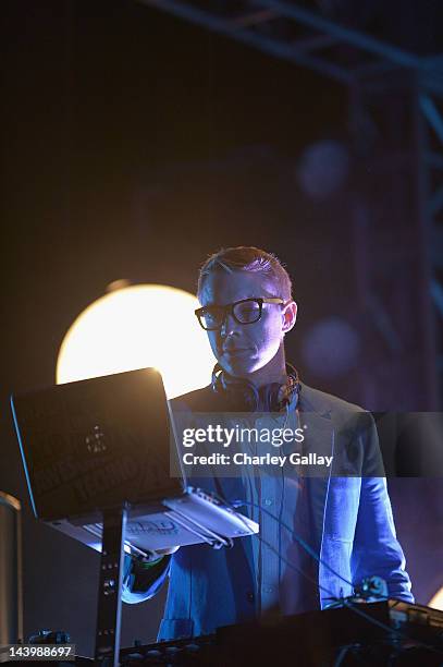 Mad Mike Rapper Dj Mad Mike Photos and Premium High Res Pictures - Getty Images