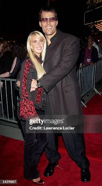 Self help guru Anthony Robbins and his wife attend the premiere of "Red Dragon" on September 30, 2002 in New York City.