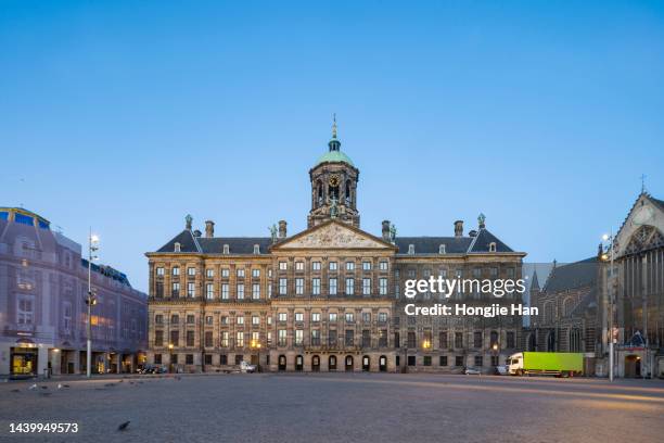 the royal palace in amsterdam, the netherlands. - palacio stock-fotos und bilder