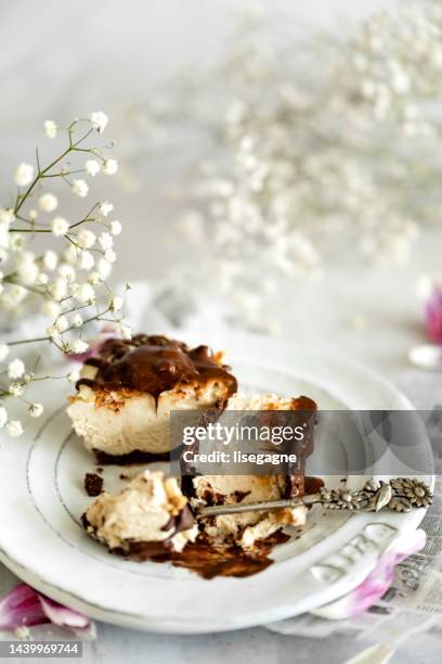 vanilla, chocolate and caramel cake - almond caramel stock pictures, royalty-free photos & images