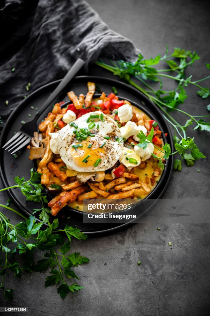 Breakfast poutine