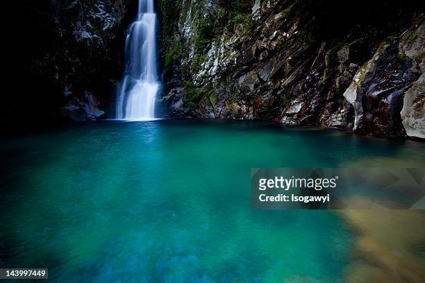 waterfalls - isogawyi fotografías e imágenes de stock