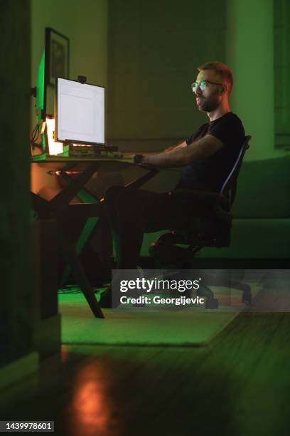 1,384 Programmer Vertical Screen Stock Photos, High-Res Pictures, and ...