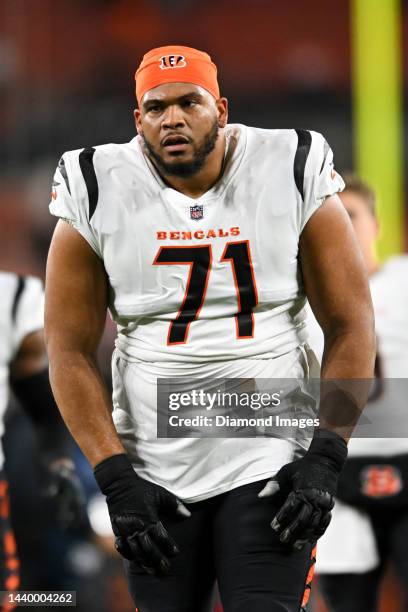 La'el Collins of the Cincinnati Bengals warms up prior to a game against the Cleveland Browns at FirstEnergy Stadium on October 31, 2022 in...