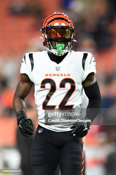 Chidobe Awuzie of the Cincinnati Bengals warms up prior to a game against the Cleveland Browns at FirstEnergy Stadium on October 31, 2022 in...