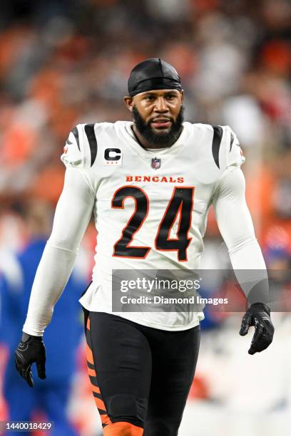 Vonn Bell of the Cincinnati Bengals walks off the field at halftime against the Cleveland Browns at FirstEnergy Stadium on October 31, 2022 in...