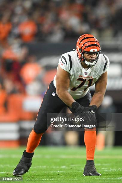 La'el Collins of the Cincinnati Bengals waits for the snap during the first half against the Cleveland Browns at FirstEnergy Stadium on October 31,...