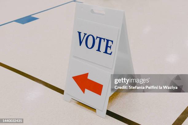 Direction Sign For Election Us Election System Photos and Premium High Res Pictures - Getty Images