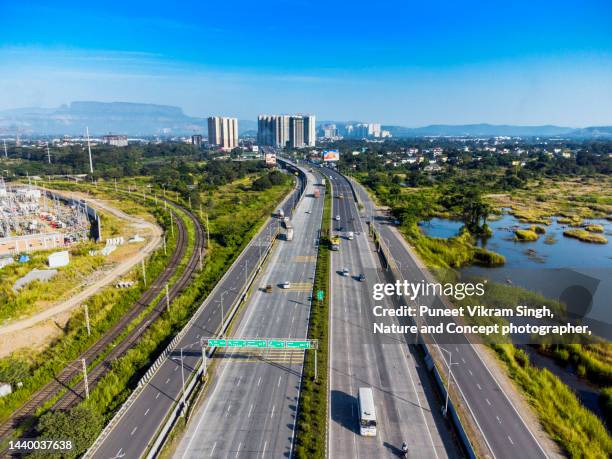 majestic multilane modern highways of india - motorway roadworks stock pictures, royalty-free photos & images