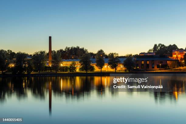 vantaanjoki rapids in the vanhakaupunki neigbourhood in helsinki, finland during sunset - helsinki stock-fotos und bilder