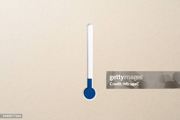 blue thermometer indicates low temperature, paper cut craft - température photos et images de collection