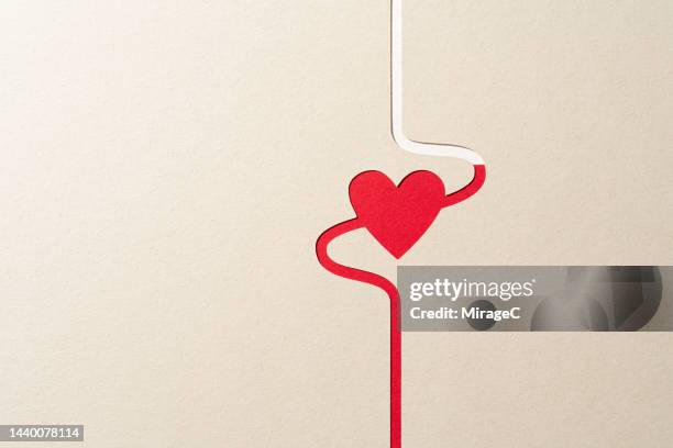 red heart filled with blood flow, paper cut - coeur organe interne photos et images de collection