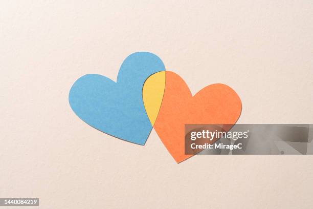 overlapping love hearts couple, paper cut craft - empathie stock-fotos und bilder