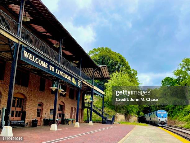 amtrak's "crescent" train, lynchburg, virginia (usa) - lynchburg foto e immagini stock