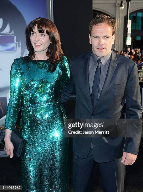 Actor Jonny Lee Miller and wife Michele Hicks arrive at the premiere of Warner Bros. Pictures' 'Dark Shadows' at Grauman's Chinese Theatre on May 7,...