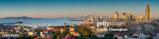 high angle view of qingdao old town in the morning - 山東省 個照片及圖片檔