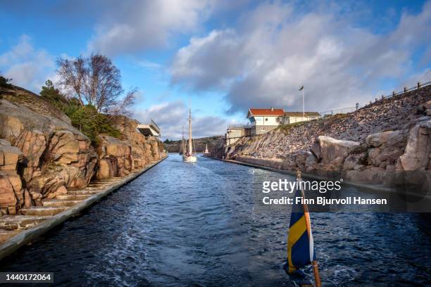 boats pass through the soten canal between bovallstrand and smøgen in the swedish archipelago - finn bjurvoll stock pictures, royalty-free photos & images