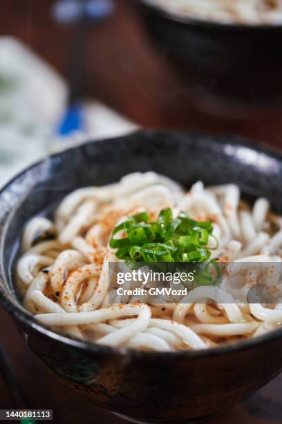 enjoying japanese food: kake udon kake udon - udon noodles stock pictures, royalty-free photos & images