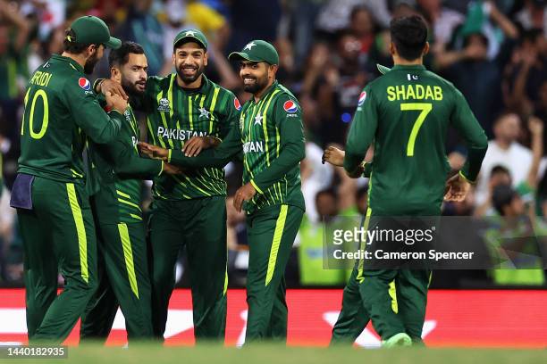 Mohammad Nawaz of Pakistan celebrates dismissing Glenn Phillips of New Zealand during the ICC Men's T20 World Cup Semi Final match between New...