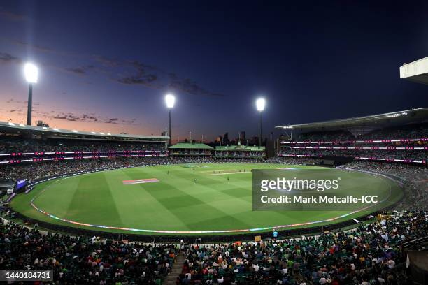 General view of play during the ICC Men's T20 World Cup Semi Final match between New Zealand and Pakistan at Sydney Cricket Ground on November 09,...