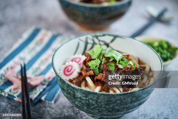 boeuf niku udon viande udon - udon photos et images de collection
