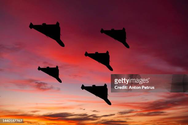 iranian military unmanned aerial vehicle at sunset. combat drone - luchtaanval stockfoto's en -beelden