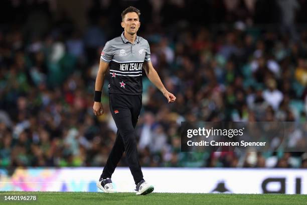 Trent Boult of New Zealand prepares to bowl during the ICC Men's T20 World Cup Semi Final match between New Zealand and Pakistan at Sydney Cricket...