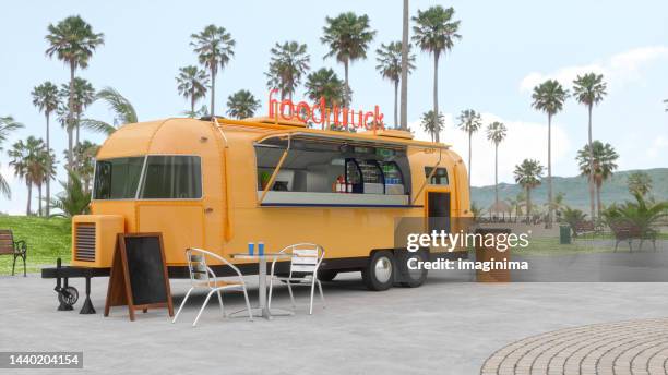 food truck nel parco - furgone ambulante foto e immagini stock