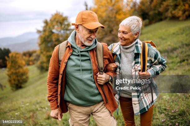 enjoying a weekedn walk in nature - actieve ouderen stockfoto's en -beelden