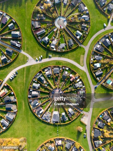 round gardens in denmark - garden landscape stockfoto's en -beelden